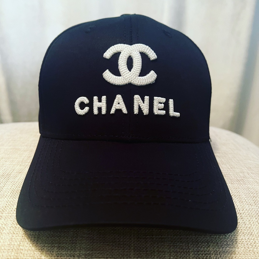 Black and White womans hat